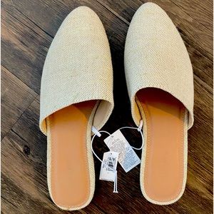 Old Navy Cream and Gold Slides Size 7